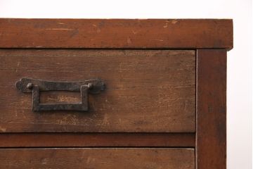 和製アンティーク　ヒノキ材・桐材　引き出し25杯　角手が魅力!小物の整理に活躍するレトロなチェスト(引き出し、サイドボード)(R-049175)