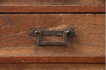 和製アンティーク　ヒノキ材・桐材　引き出し25杯　角手が魅力!小物の整理に活躍するレトロなチェスト(引き出し、サイドボード)(R-049175)