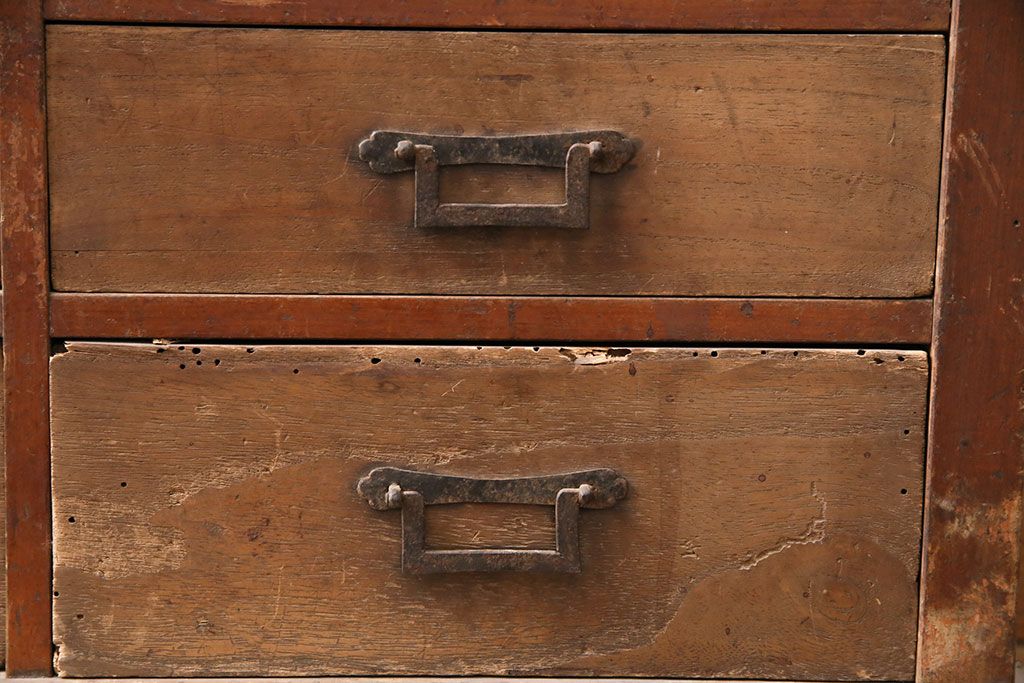 和製アンティーク　ヒノキ材・桐材　引き出し25杯　角手が魅力!小物の整理に活躍するレトロなチェスト(引き出し、サイドボード)(R-049175)