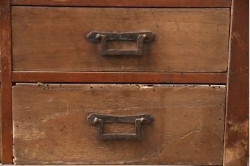 和製アンティーク　ヒノキ材・桐材　引き出し25杯　角手が魅力!小物の整理に活躍するレトロなチェスト(引き出し、サイドボード)(R-049175)