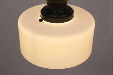 アンティーク照明　乳白色のシェードが柔らかな光を放つ天井照明(シーリングライト)(R-049178)