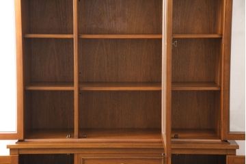 中古　DREXEL HERITAGE(ドレクセルヘリテイジ)　Triune(トライユン)　チャイナ　クラシカルな佇まいが魅力の食器棚(キャビネット、収納棚、飾り棚)(定価約85万円)(R-049182)