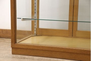 中古　ナラ材　シンプルなデザインと素朴な風合いが魅力のレトロなガラスケース(ショーケース、陳列棚、店舗什器)(R-049183)