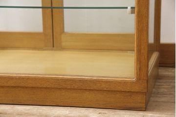 中古　ナラ材　シンプルなデザインと素朴な風合いが魅力のレトロなガラスケース(ショーケース、陳列棚、店舗什器)(R-049183)