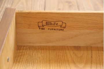 中古　アメリカ輸入家具　マホガニー　堅牢でクラシカルな佇まいが魅力的な高級品のキャビネット(食器棚、飾り棚、収納棚)(定価約250万円)(R-049184)