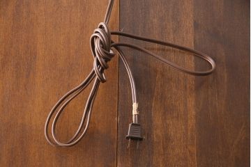 中古　アメリカ輸入家具　マホガニー　堅牢でクラシカルな佇まいが魅力的な高級品のキャビネット(食器棚、飾り棚、収納棚)(定価約250万円)(R-049184)