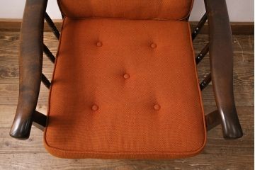中古　北海道民芸家具　オレンジカラーが温かみのある雰囲気を醸し出す一人掛けソファ(1シーター、1Pソファ、椅子)(R-049185)
