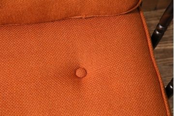 中古　北海道民芸家具　オレンジカラーが温かみのある雰囲気を醸し出す一人掛けソファ(1シーター、1Pソファ、椅子)(R-049185)