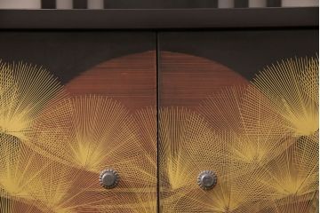 中古　伝統工芸　輪島塗　角野岩次作　昇陽松飾棚　上質な和の空間づくりにおすすめの飾り棚(茶棚、収納棚、戸棚)(R-049186)