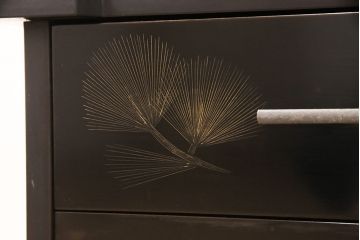 中古　伝統工芸　輪島塗　角野岩次作　昇陽松飾棚　上質な和の空間づくりにおすすめの飾り棚(茶棚、収納棚、戸棚)(R-049186)