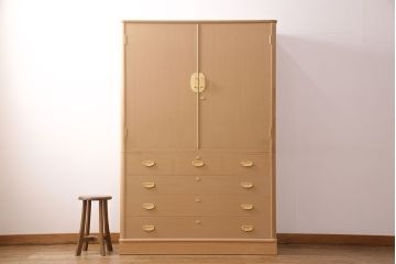 中古　広島・府中家具　木匠多々納邦男　総柾目造り　胴丸　高級感と上品さを併せ持つ総桐箪笥(衣装箪笥、着物箪笥、和タンス、桐たんす)(定価約180万円)(R-049187)