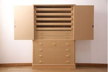 中古　広島・府中家具　木匠多々納邦男　総柾目造り　胴丸　高級感と上品さを併せ持つ総桐箪笥(衣装箪笥、着物箪笥、和タンス、桐たんす)(定価約180万円)(R-049187)