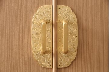 中古　広島・府中家具　木匠多々納邦男　総柾目造り　胴丸　高級感と上品さを併せ持つ総桐箪笥(衣装箪笥、着物箪笥、和タンス、桐たんす)(定価約180万円)(R-049187)