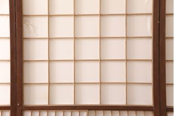 アンティーク建具　小さな障子戸付き　2種類の障子のデザインがお洒落でモダンな雪見障子戸4枚セット(建具、擦り上げ障子戸、擦上障子戸、引き戸)(R-049195)