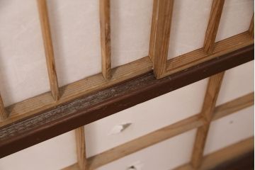 アンティーク建具　小さな障子戸付き　2種類の障子のデザインがお洒落でモダンな雪見障子戸4枚セット(建具、擦り上げ障子戸、擦上障子戸、引き戸)(R-049195)