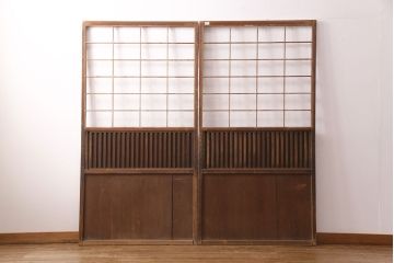 アンティーク建具　長い歳月を経た風合いが趣溢れる無双付き引き戸(無双窓、板戸、建具)(R-049197)