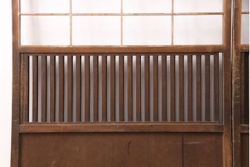 アンティーク建具　長い歳月を経た風合いが趣溢れる無双付き引き戸(無双窓、板戸、建具)(R-049197)