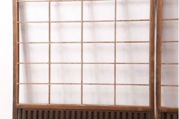 アンティーク建具　長い歳月を経た風合いが趣溢れる無双付き引き戸(無双窓、板戸、建具)(R-049197)