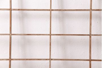 アンティーク建具　長い歳月を経た風合いが趣溢れる無双付き引き戸(無双窓、板戸、建具)(R-049197)