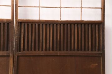 アンティーク建具　長い歳月を経た風合いが趣溢れる無双付き引き戸(無双窓、板戸、建具)(R-049197)