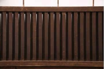 アンティーク建具　長い歳月を経た風合いが趣溢れる無双付き引き戸(無双窓、板戸、建具)(R-049197)