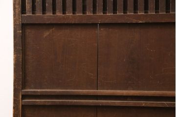 アンティーク建具　長い歳月を経た風合いが趣溢れる無双付き引き戸(無双窓、板戸、建具)(R-049197)