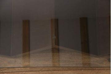 中古　arflex(アルフレックス)　MONTAGNA(モンターニャ)　W字型の脚のデザインがお洒落なセンターテーブル(定価約20万円)(ガラステーブル、ローテーブル)(R-049201)