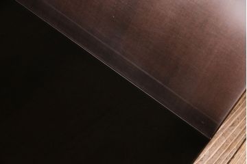 中古　arflex(アルフレックス)　MONTAGNA(モンターニャ)　W字型の脚のデザインがお洒落なセンターテーブル(定価約20万円)(ガラステーブル、ローテーブル)(R-049201)