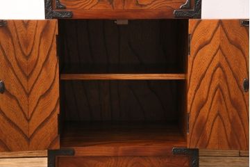 中古　民芸家具　岩谷堂箪笥　お部屋のちょっとしたスペースに置ける、スリムな収納棚(戸棚、多目棚)(R-049202)