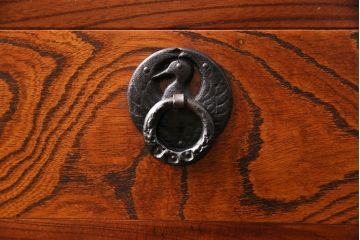 中古　民芸家具　岩谷堂箪笥　お部屋のちょっとしたスペースに置ける、スリムな収納棚(戸棚、多目棚)(R-049202)