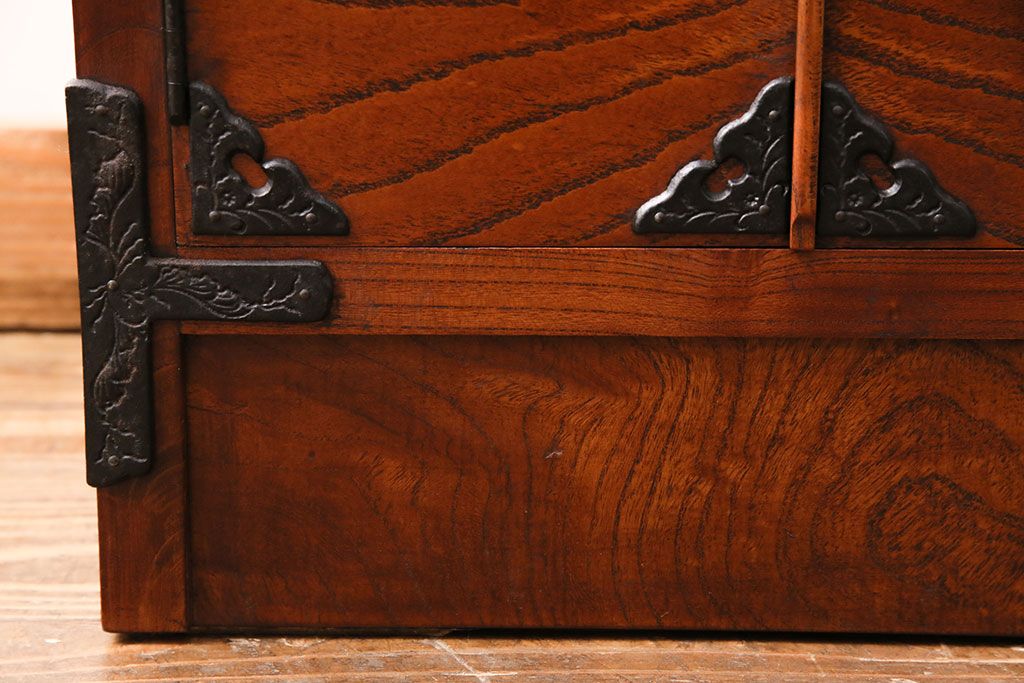 中古　民芸家具　岩谷堂箪笥　お部屋のちょっとしたスペースに置ける、スリムな収納棚(戸棚、多目棚)(R-049202)