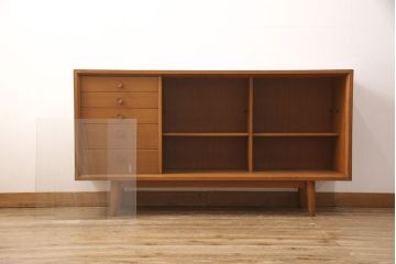 ヴィンテージ家具　国産　チーク材　カリモク　北欧風のデザインがおしゃれなリビングボード(引き出し、サイドボード、ビンテージ)(R-049204)