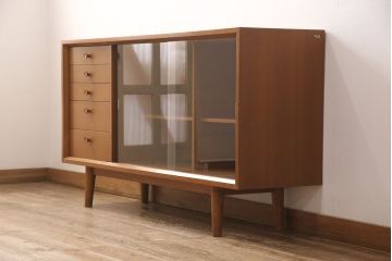 ヴィンテージ家具　国産　チーク材　カリモク　北欧風のデザインがおしゃれなリビングボード(引き出し、サイドボード、ビンテージ)(R-049204)
