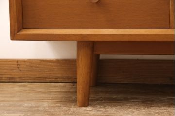 ヴィンテージ家具　国産　チーク材　カリモク　北欧風のデザインがおしゃれなリビングボード(引き出し、サイドボード、ビンテージ)(R-049204)