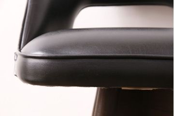 中古　海外ビンテージ　アメリカヴィンテージ　メンズライクなデザインが格好良い回転チェア(カウンタースツール、ハイスツール、ハイチェア、合皮)(R-049205)