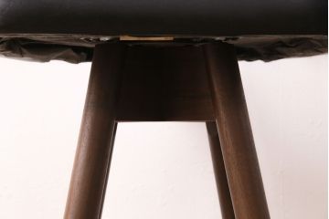 中古　海外ビンテージ　アメリカヴィンテージ　メンズライクなデザインが格好良い回転チェア(カウンタースツール、ハイスツール、ハイチェア、合皮)(R-049205)