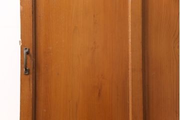 アンティーク建具　ヒノキ材　きらきら輝くダイヤガラスがレトロな雰囲気を醸し出す木製ドア(ガラス扉、建具)(R-049207)