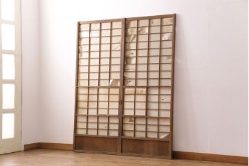 アンティーク建具　小さな障子戸付き　季節の移ろいを感じることができる雪見障子戸2枚セット(引き戸、擦り上げ障子戸、擦上障子戸、建具)(R-049213)