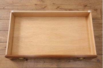 中古　DREXEL HERITAGE(ドレクセルヘリテイジ)　洗練されたデザインが魅力的なダウンライト付きキャビネット(飾り棚、食器棚、収納棚)(R-049218)