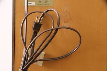 中古　DREXEL HERITAGE(ドレクセルヘリテイジ)　洗練されたデザインが魅力的なダウンライト付きキャビネット(飾り棚、食器棚、収納棚)(R-049218)