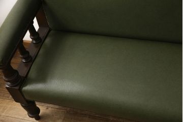 アンティーク家具　イギリスアンティーク　バーチ材　落ち着きのある大人の空間を演出するベンチソファ(3人掛けソファ、アームソファ)(R-049220)