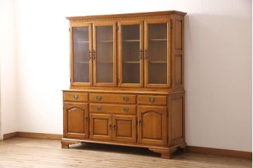 中古　横浜ダニエル(daniel)　A-213　重厚感のある佇まいが魅力の飾り棚(キャビネット、食器棚、カップボード)(定価約120万円)(R-049222)