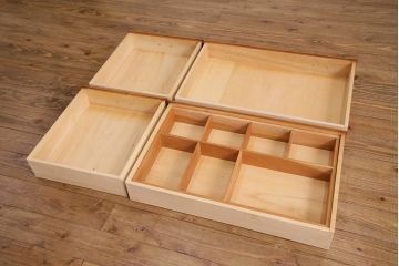 中古　横浜ダニエル(daniel)　A-213　重厚感のある佇まいが魅力の飾り棚(キャビネット、食器棚、カップボード)(定価約120万円)(R-049222)