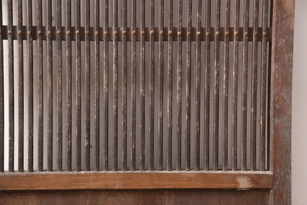 アンティーク建具　長い歳月を経た時代の味わいを感じる総ケヤキ材製蔵戸(玄関戸、引き戸、建具)(R-049223)