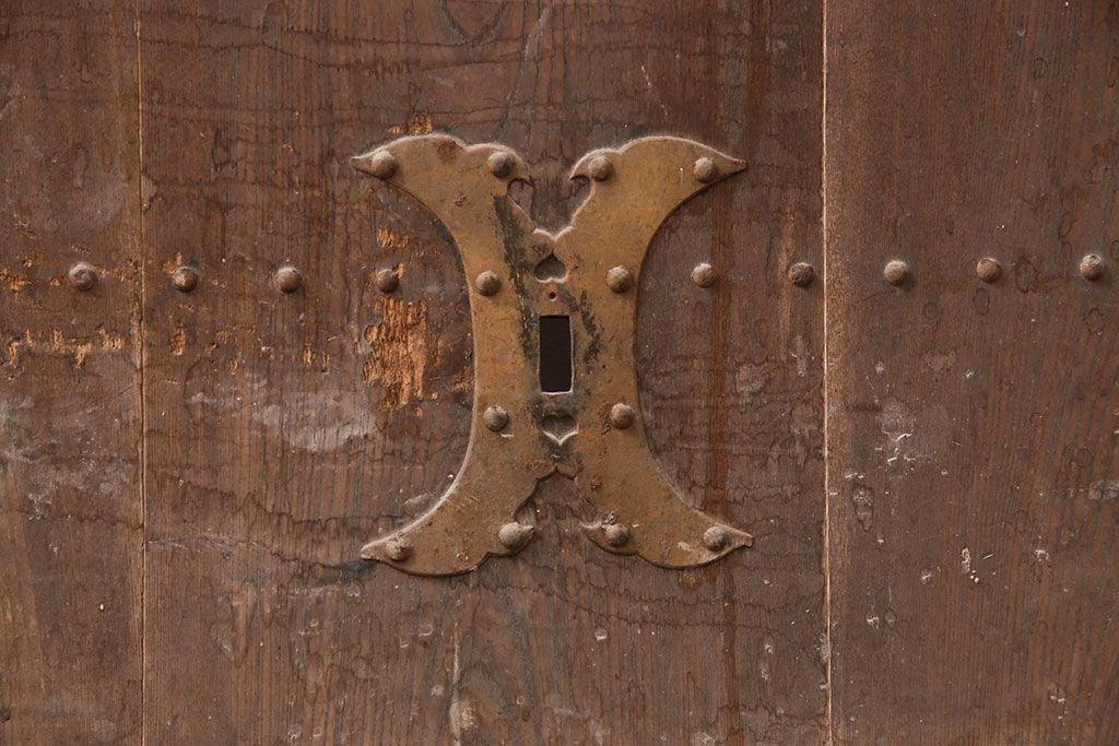 アンティーク建具　長い歳月を経た時代の味わいを感じる総ケヤキ材製蔵戸(玄関戸、引き戸、建具)(R-049223)