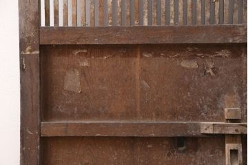 アンティーク建具　長い歳月を経た時代の味わいを感じる総ケヤキ材製蔵戸(玄関戸、引き戸、建具)(R-049223)
