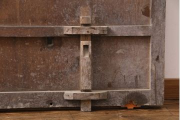 アンティーク建具　長い歳月を経た時代の味わいを感じる総ケヤキ材製蔵戸(玄関戸、引き戸、建具)(R-049223)