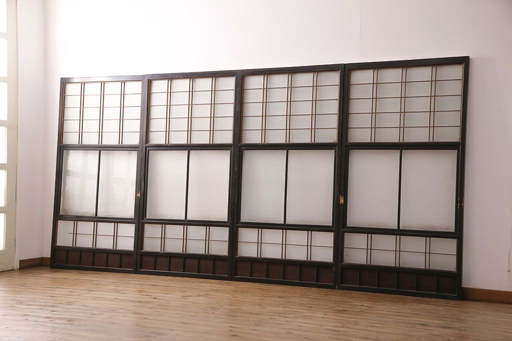 和製アンティーク　秋田県産　腰板ケヤキ材　落ち着きあるレトロな空間づくりにおすすめなガラス戸4枚セット(引き戸、建具)(R-049227)