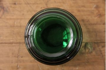 昭和レトロ　平芯4分芯　グリーンの色付きガラスがおしゃれな吊り下げオイルランプ(ハンギングランプ、吊り下げランプ、ランタン)(R-049229)