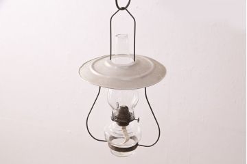 和製アンティーク　平芯4分芯　使い込まれた風合いとレトロな雰囲気が魅力の吊り下げオイルランプ(ハンギングランプ、吊り下げランプ、ランタン)(R-049232)